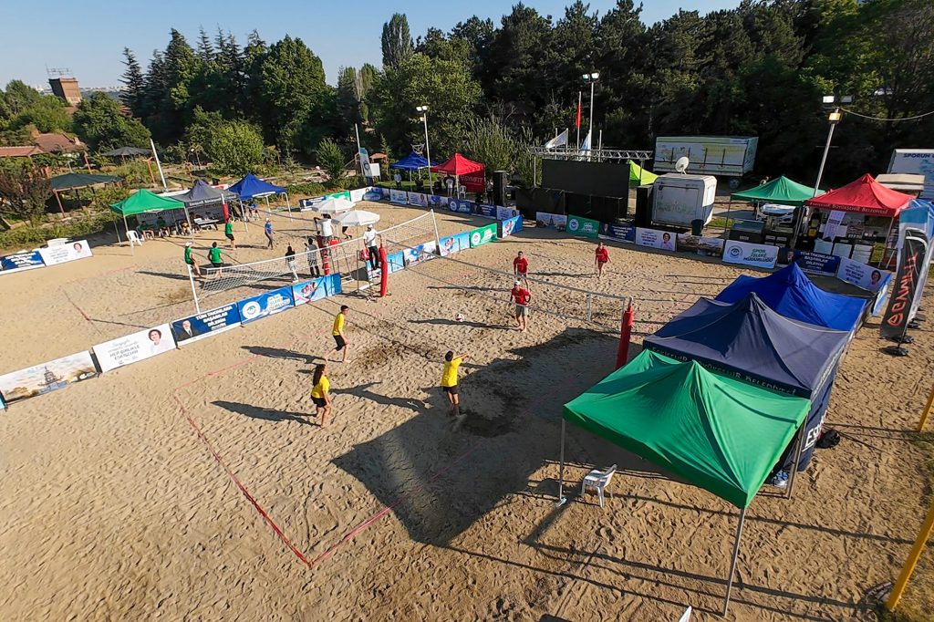 Plaj Voleybolu Şenliği başladı