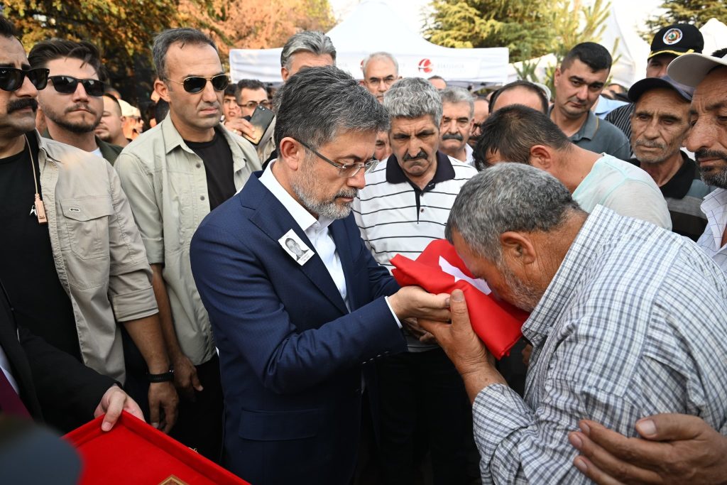 Orman yangını şehidi Eyüp Dereli son yolculuğuna uğurlandı