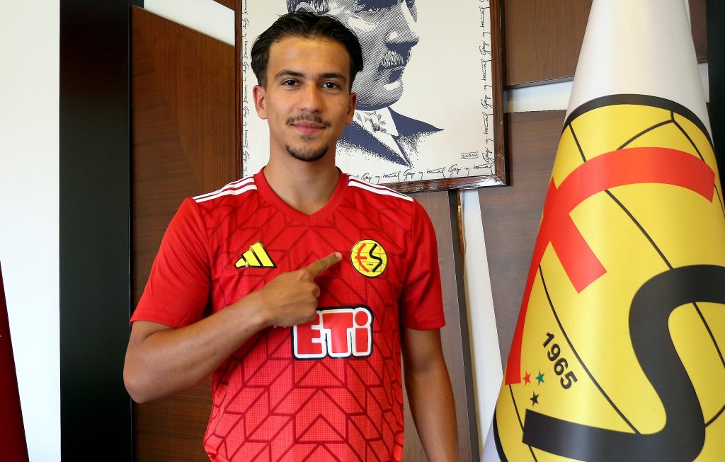 Tusan Ubuz ile imzalar atıldı