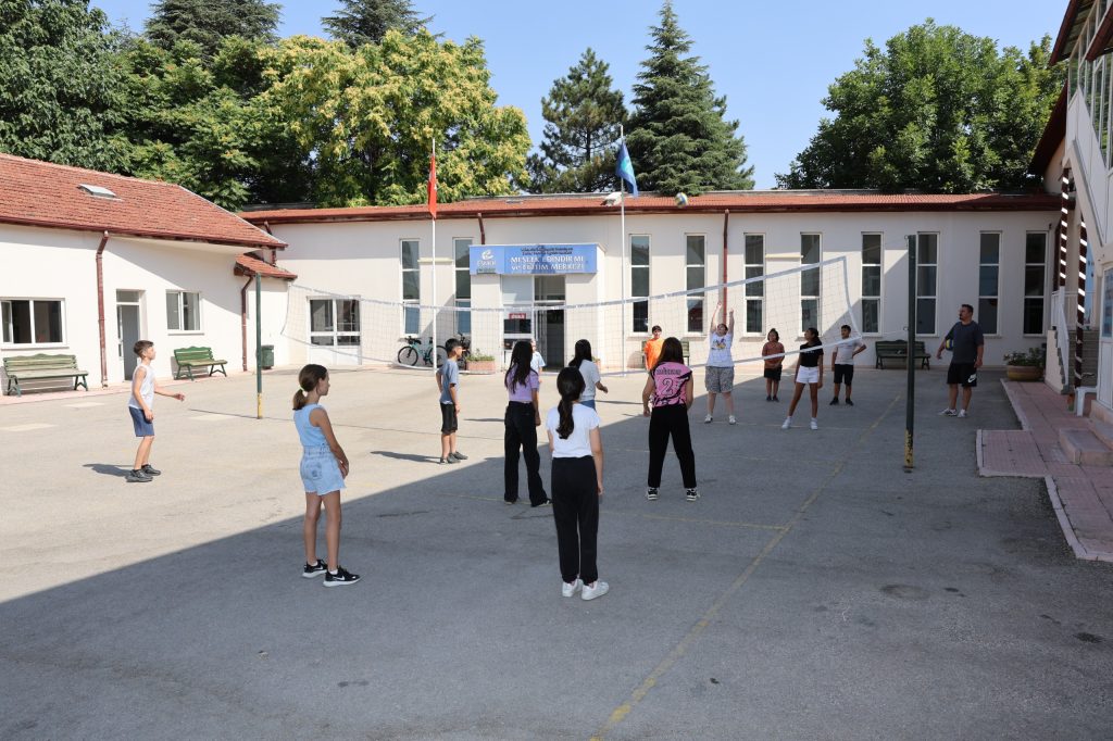 Yaz okulu doludizgin devam ediyor