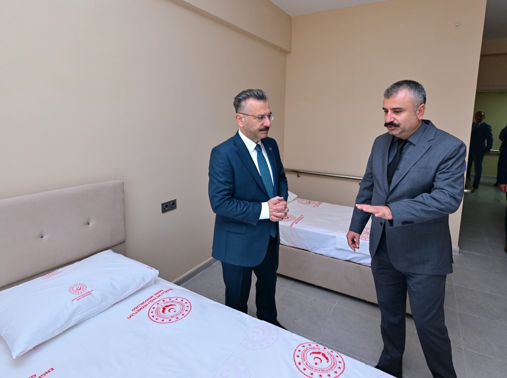Vali Aksoy’dan Fethi Yılmaz Sezer Yaşlı Bakım ve Rehabilitasyon Merkezi’ne ziyaret