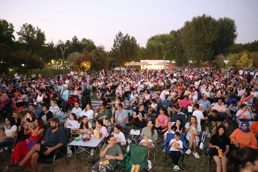 Odunpazarı’nda açık hava film günleri sürüyor