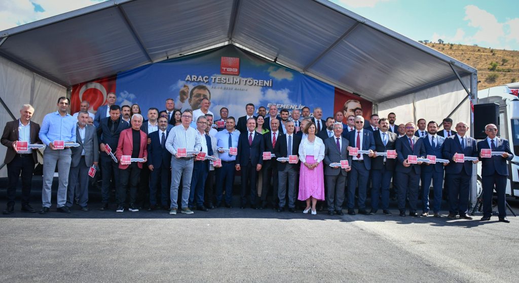 Başkan Ünlüce Ankara’da araç teslim törenine katıldı