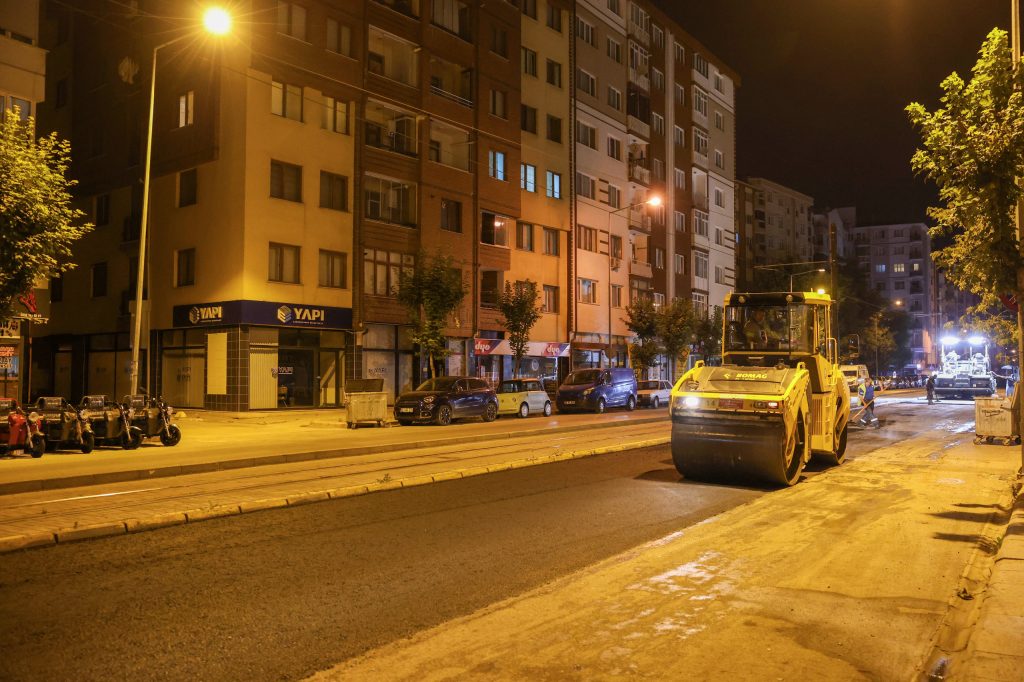 Büyükşehir’in yol yapım çalışmaları aralıksız sürüyor
