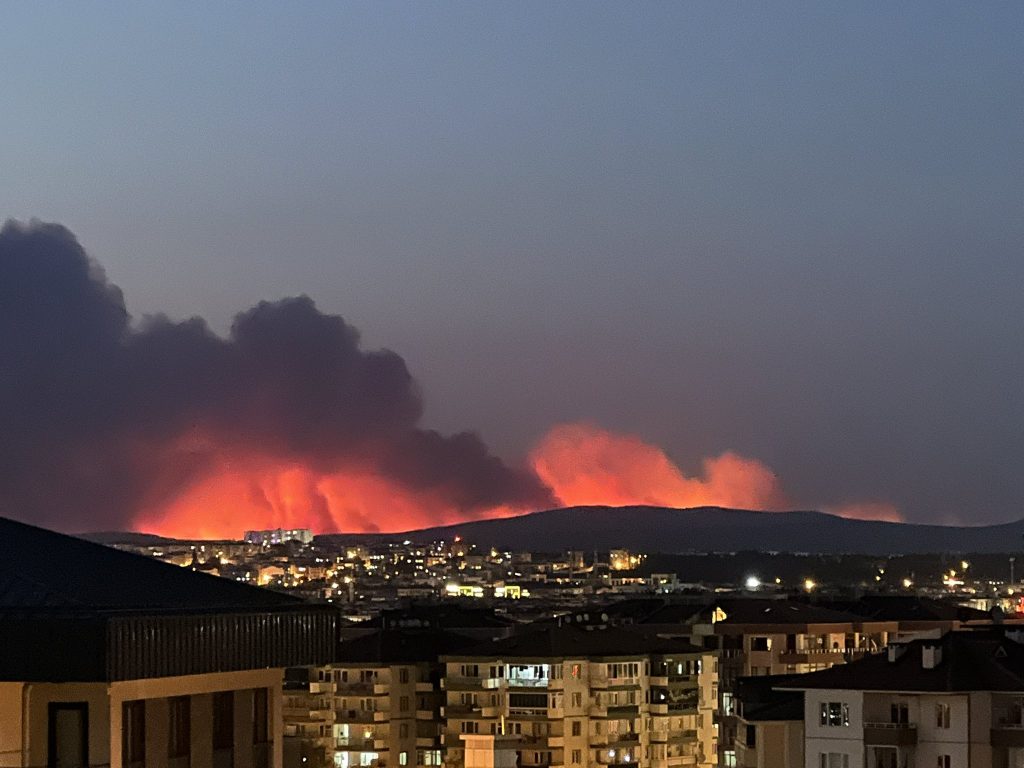 Büyükşehir itfaiyesinden Çanakkale yangınlarında destek