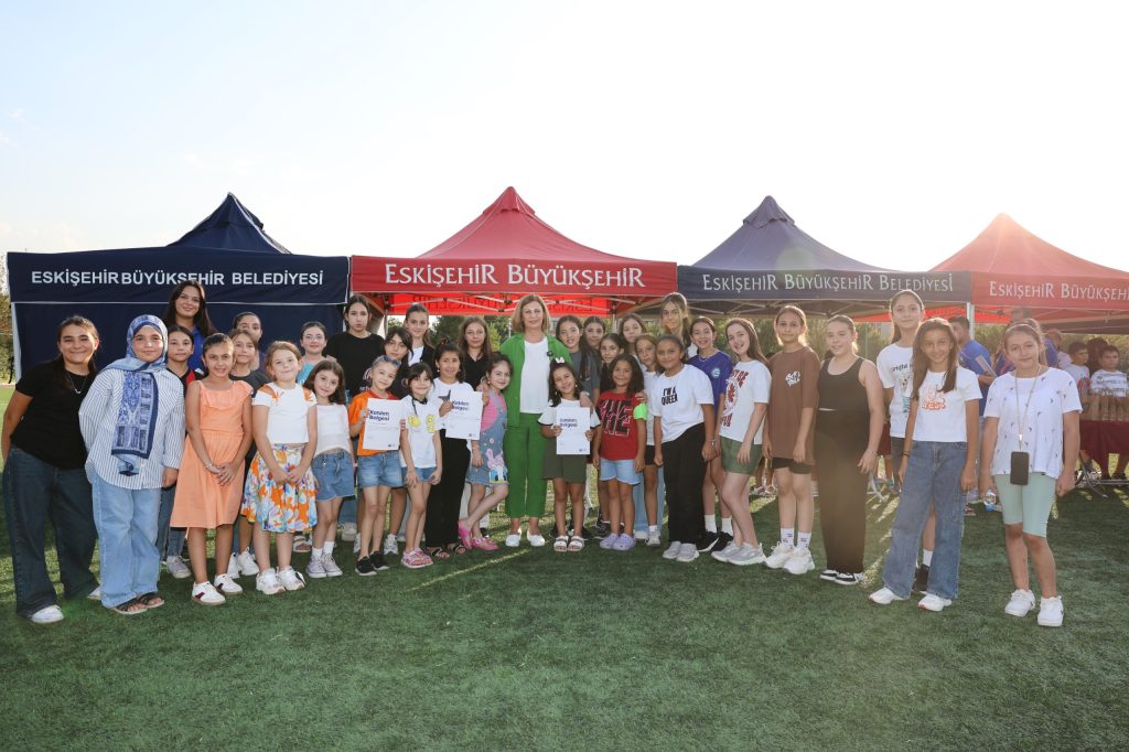 Yaz spor eğitimleri Osmangazi Spor Sahası’nda sona erdi
