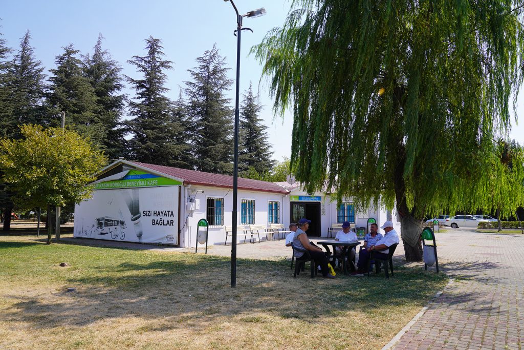 Deneyimli kafelerde sosyalleşiyorlar