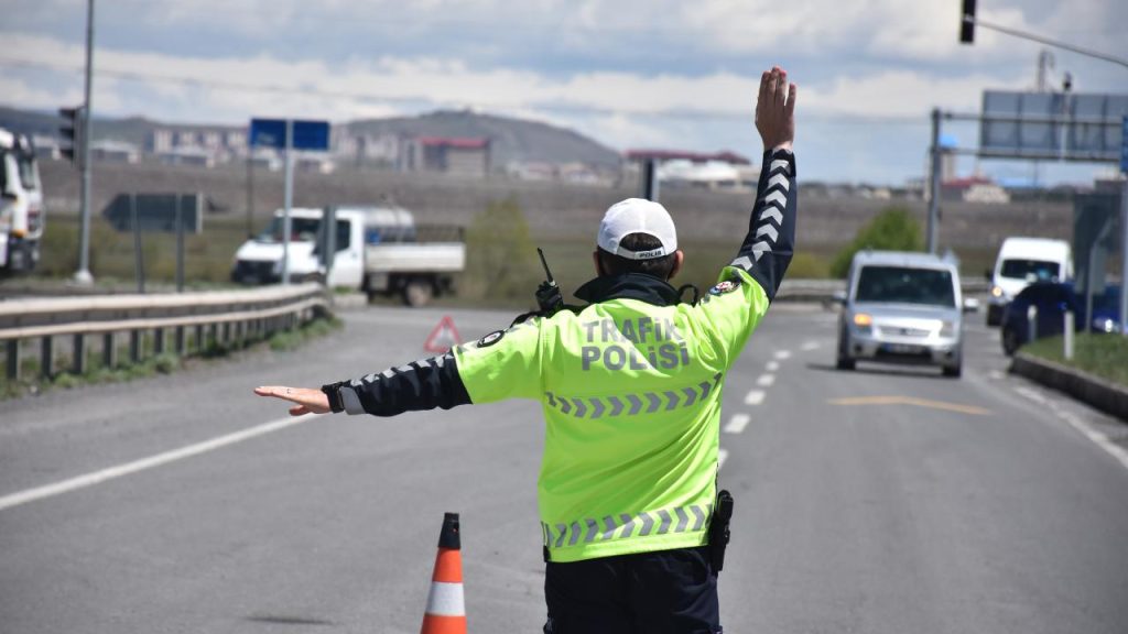 24 bin araç kontrol edildi, 95 sürücünün belgesine el kondu