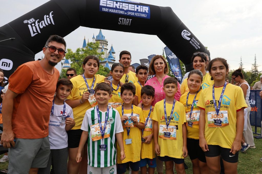 Eskişehir’de ETi Lifalif 6. Uluslararası Eskişehir Yarı Maratonu heyecanı yaşandı