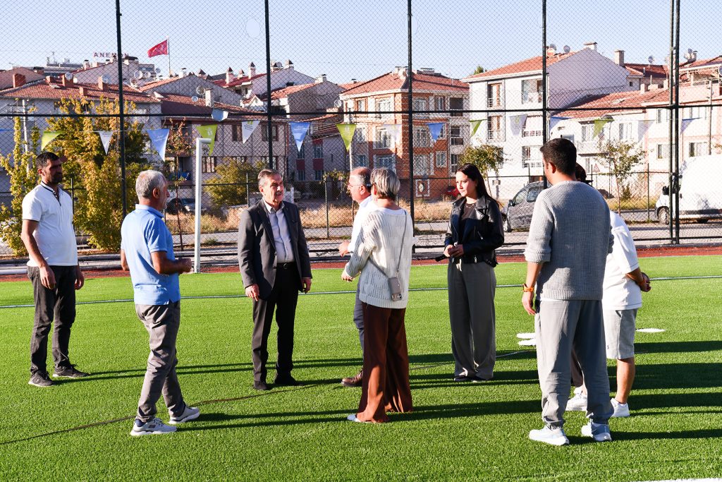 Başkan Ataç, Behiç Erkin Spor Kompleksi’ndeki çalışmaları inceledi