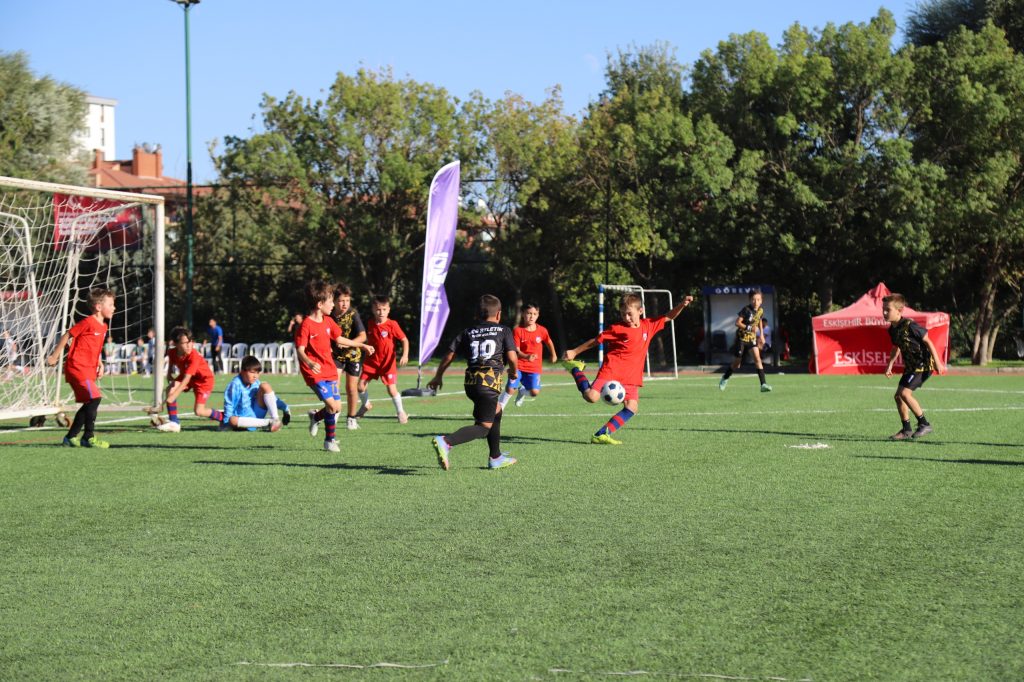 Zaferden Kurtuluşa Mini Minikler Futbol Şenliği sona erdi