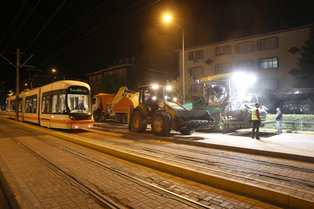 21 cadde gece çalışmalarıyla yenilendi