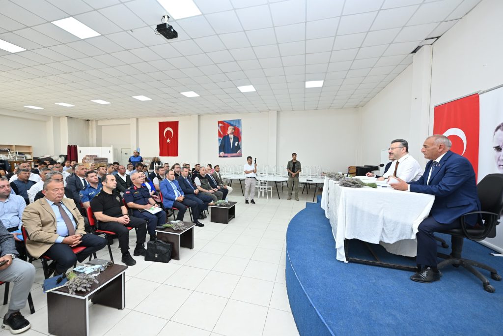 Vali Aksoy, Han ilçesi muhtarları ile buluştu