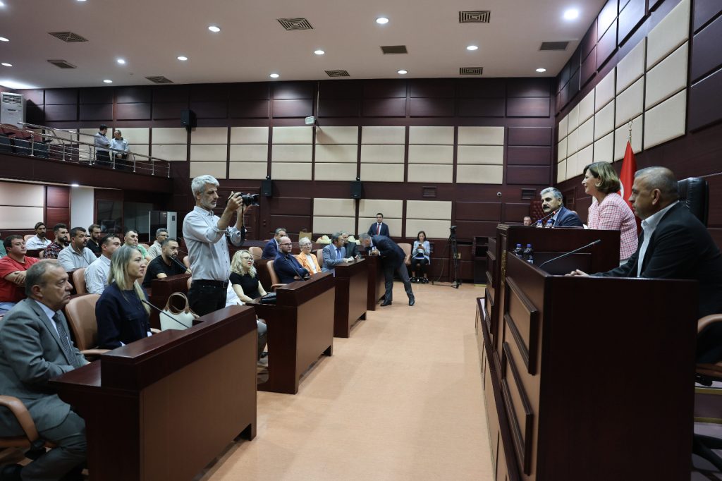 Büyükşehir’de sözleşme sevinci