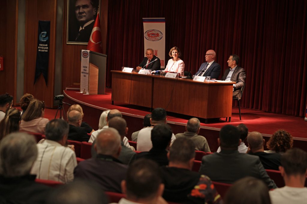 Kentin kentsel dönüşümünü etkileyen unsurlar bu konferansta konuşuldu
