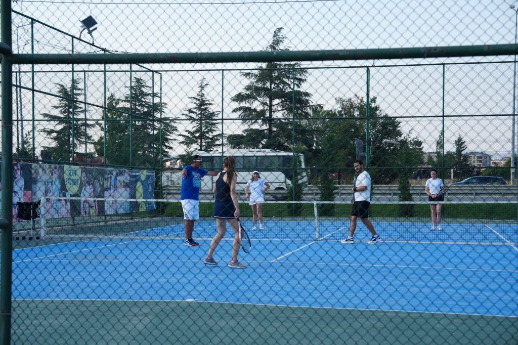 Batıkent Tenis Kortlarında serbest kullanım süreleri uzatıldı
