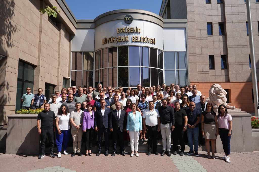 Büyükşehir personeli için imzalar atıldı