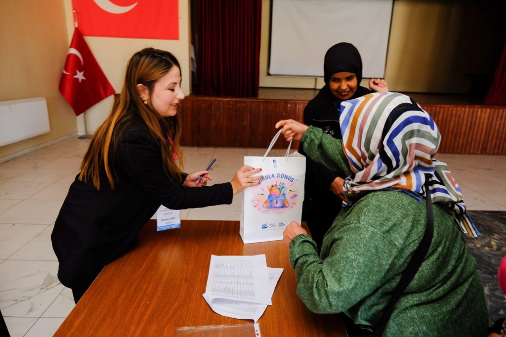 12 kırsal ilçedeki öğrencilere kırtasiye desteği