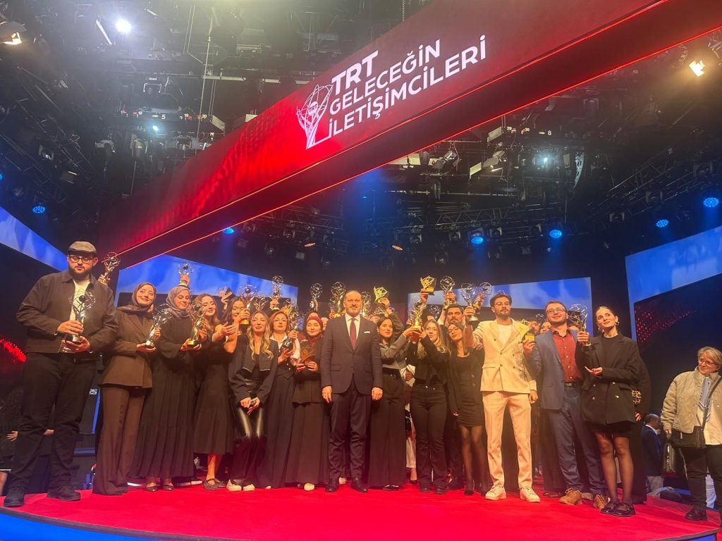 Anadolu Üniversitesi öğrencileri ödüllendirildi