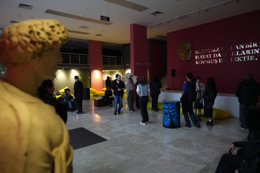 Zine Seçki Sergisi kapılarını ziyaretçilere araladı