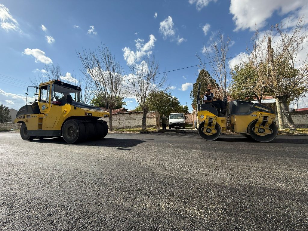 Büyükşehir’den kırsal mahallelere yol yatırımı