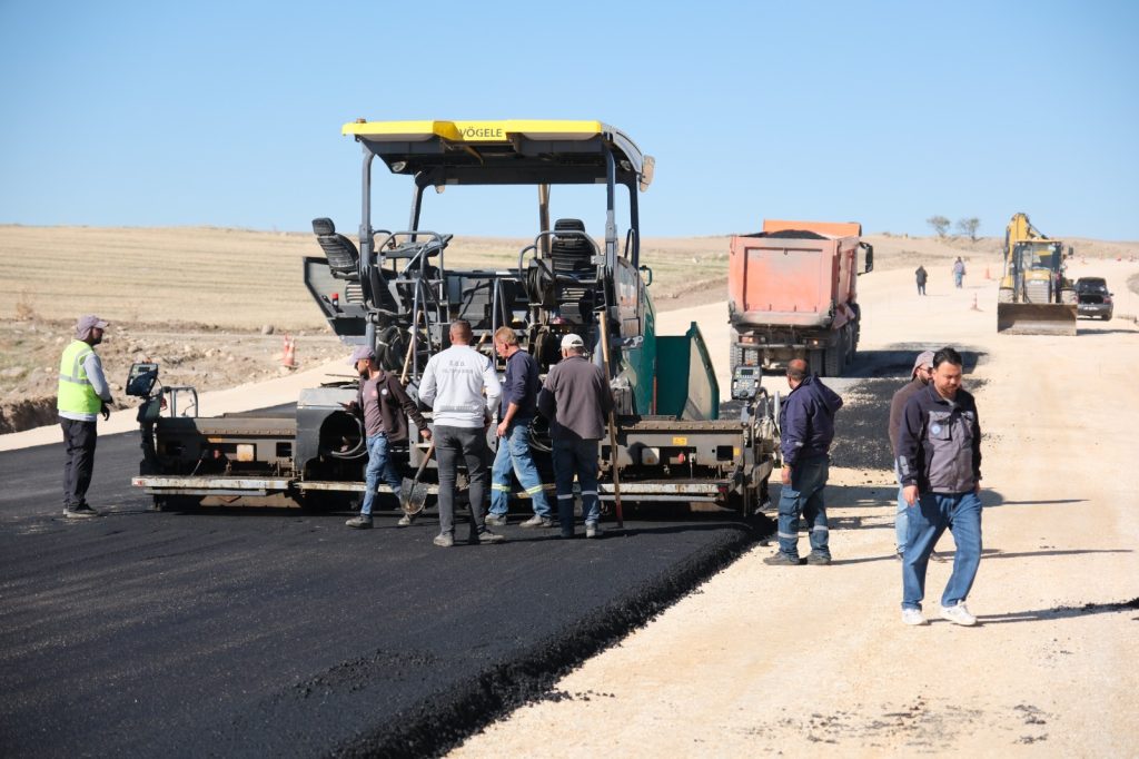 Sivrihisar’da yollar yenileniyor