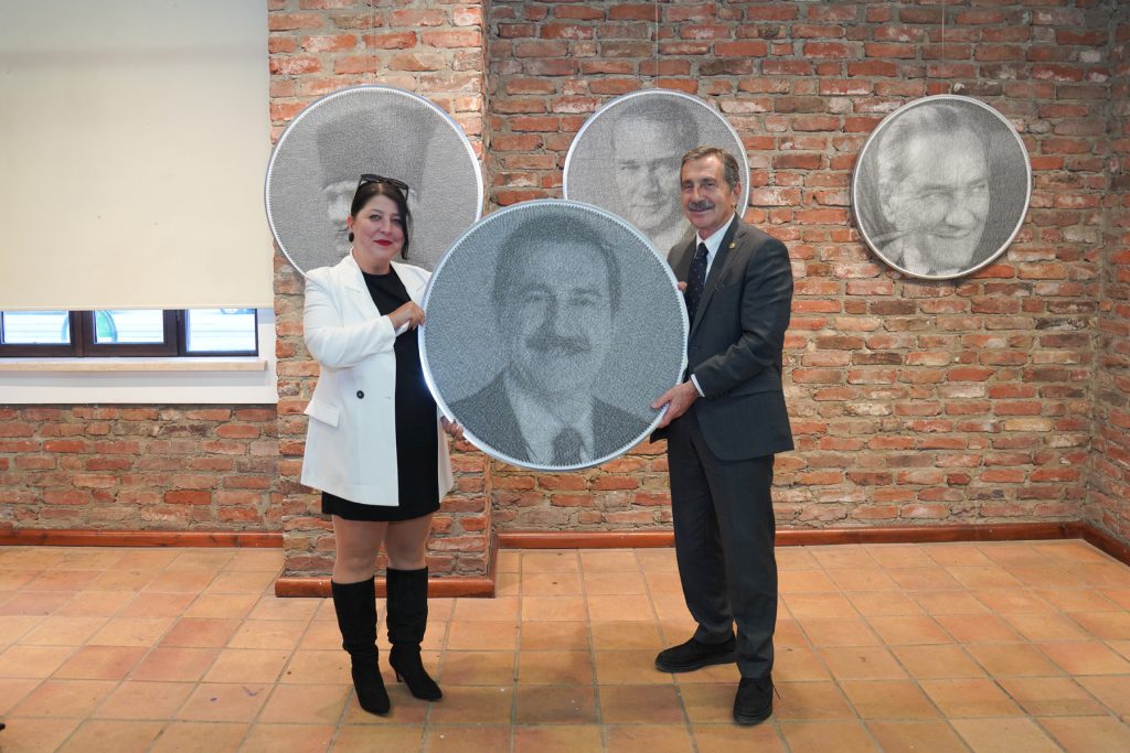 String Art Atatürk Sergisi sanatseverlerin beğenisine sunuldu