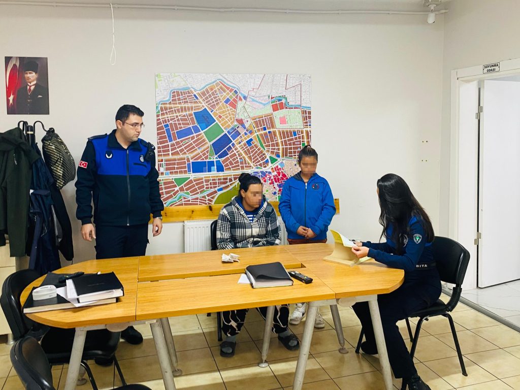 Zabıtadan çocuğunu dilendiren kadına operasyon