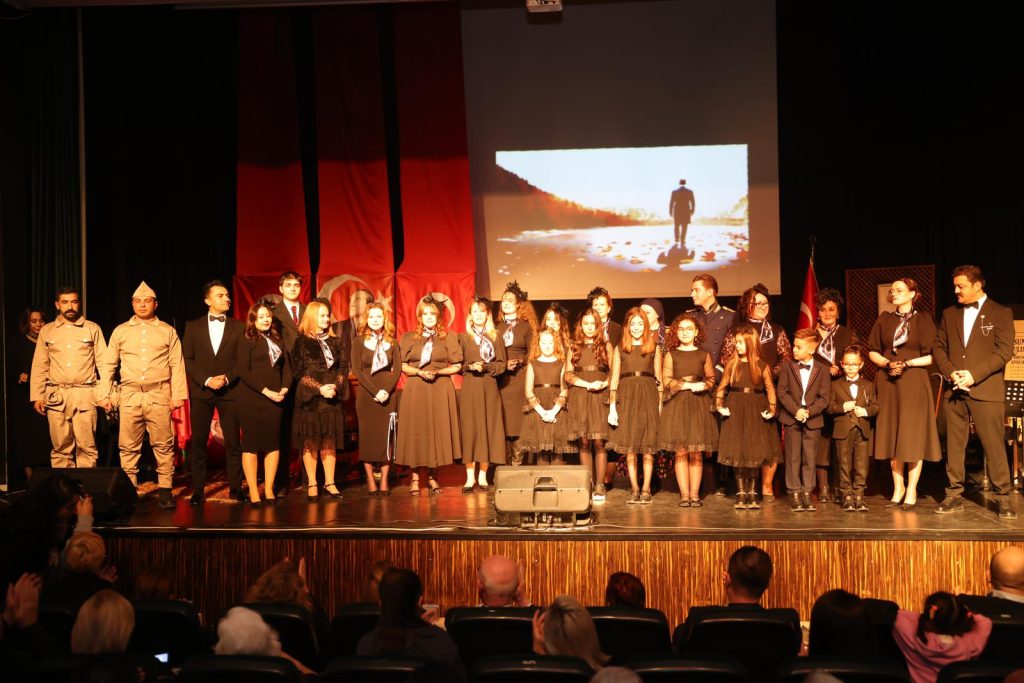 Atatürk sevgisi yürekleri ısıttı