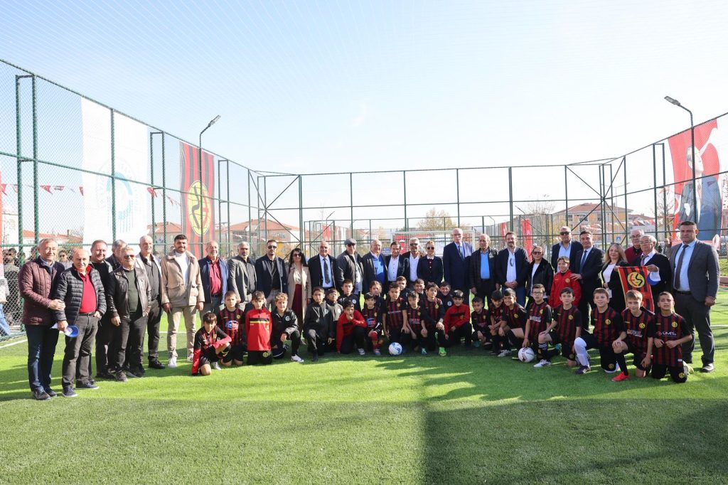 Vahap Özbayer Spor Alanı törenle hizmete açıldı