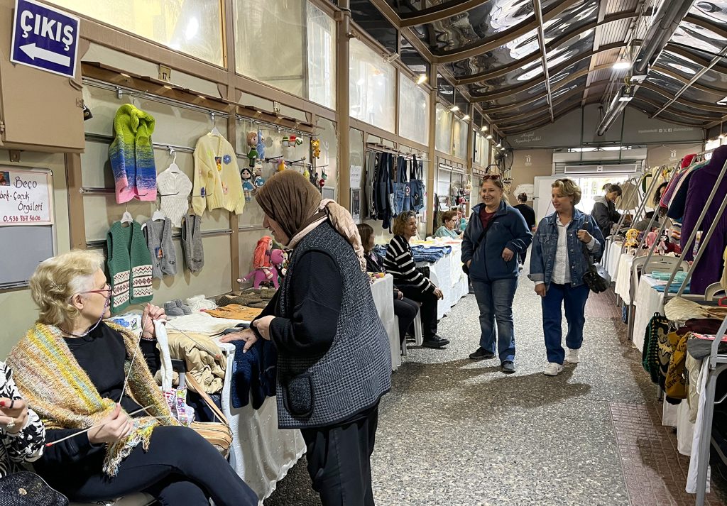 Hanımeli Sokağı el işi ürünleri vatandaşlarla buluşturuyor