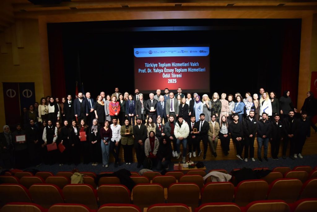 Prof. Dr. Yahya Özsoy Toplum Hizmetleri Ödülleri takdim edildi