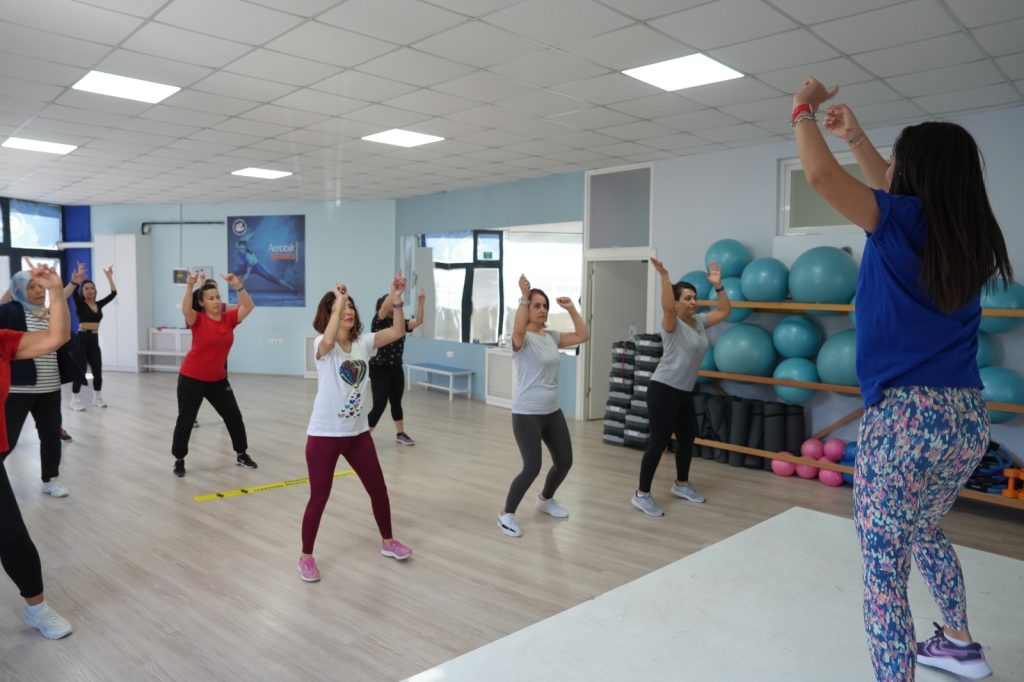 Kadınlar spor merkezleri sayesinde dinamik kalıyor