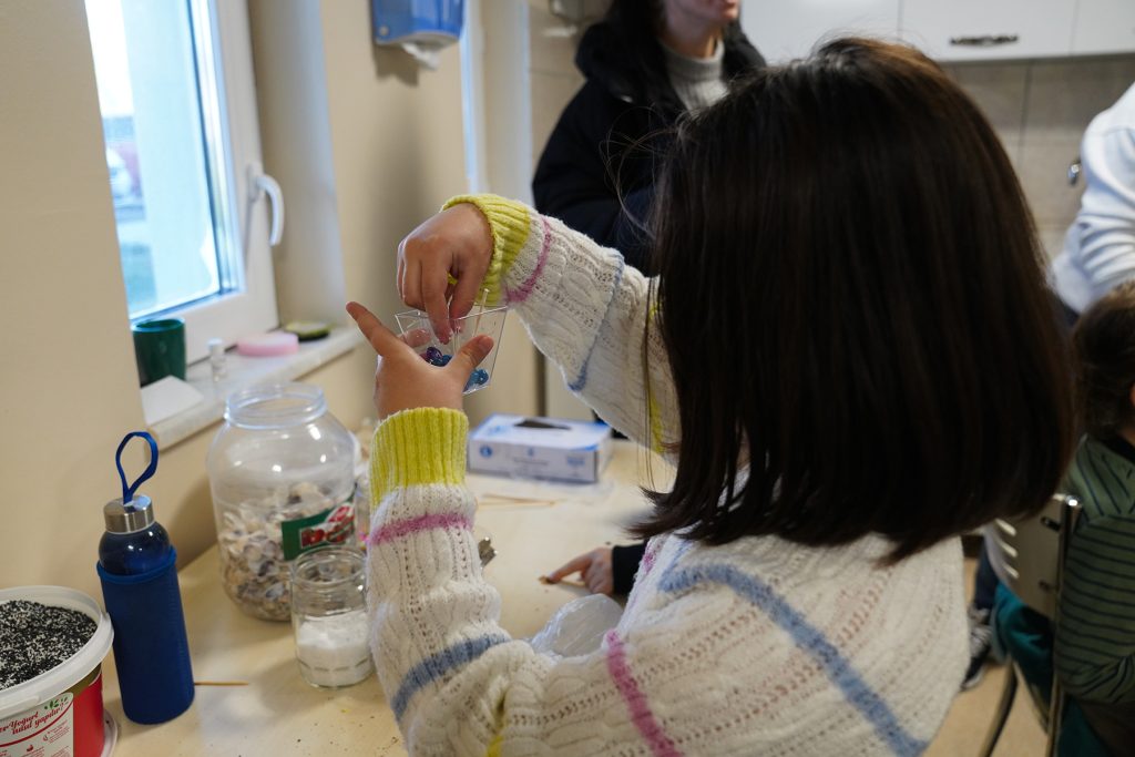 Özel bireyler ve öğrenciler mum atölyesinde hem eğlendi hem öğrendi