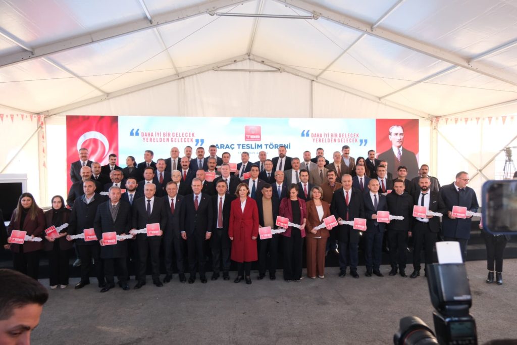 Başkan Ünlüce Ankara’da araç teslim törenine katıldı