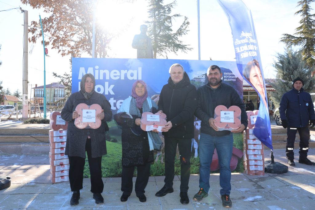Çiftçiye mineral blok desteği