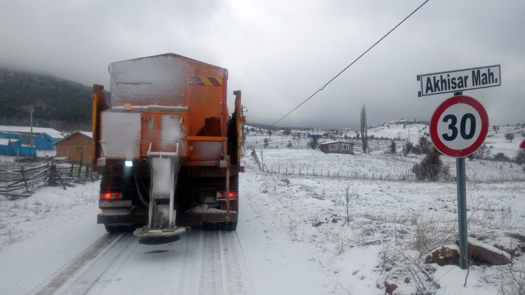 Yarın beklenen kar öncesi önlemler alındı