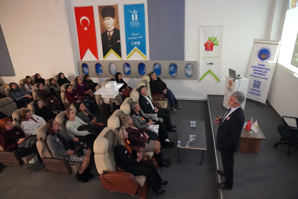 ‘Siber Dünyada Kadın Olmak’ konuşuldu