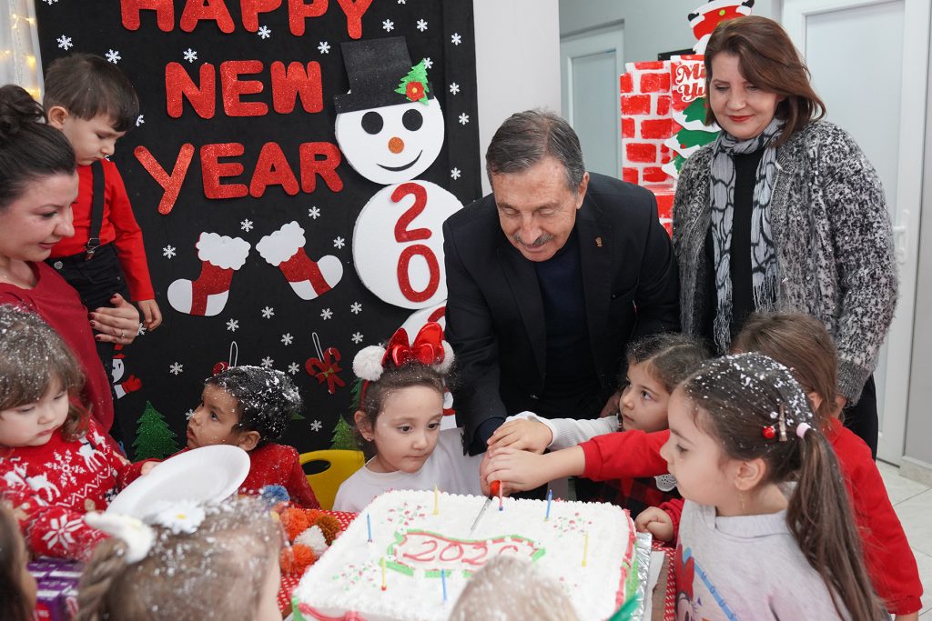 Ahmet Ataç miniklerin yeni yıl heyecanlarına ortak oldu