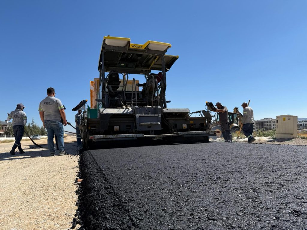 Asfalt ve bakım çalışmalarıyla ilçeler arası bağlantılar güçlendirildi