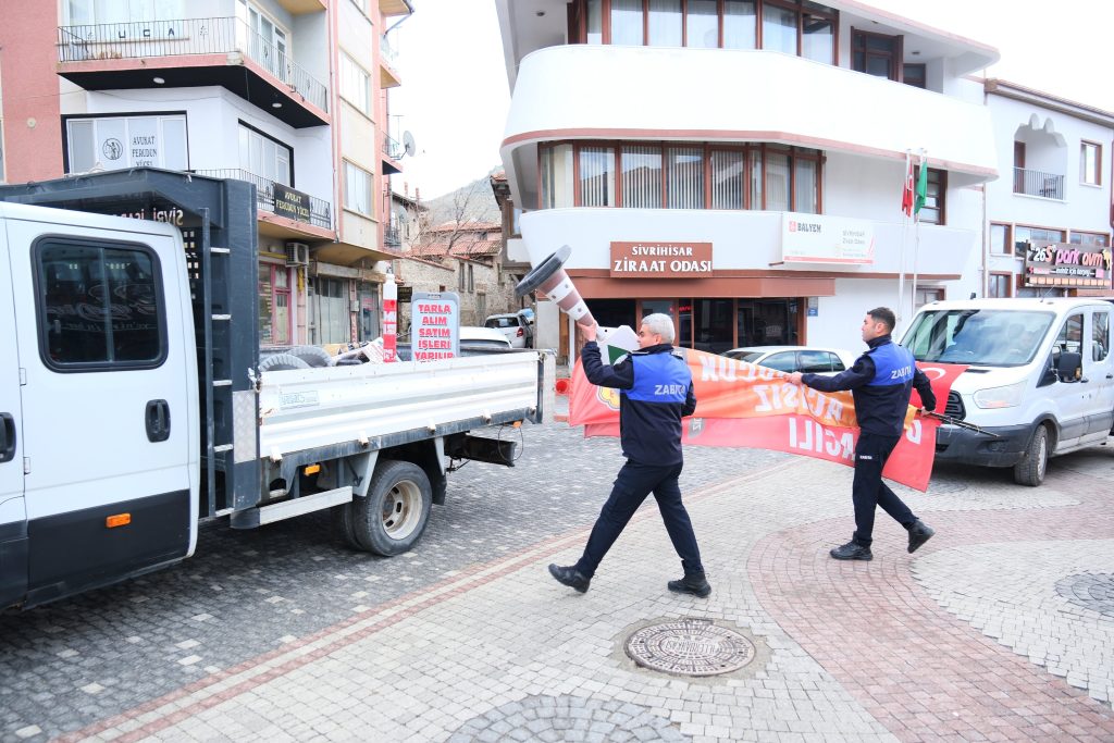 Sivrihisar çarşısında kaldırım işgallerine sıkı denetim