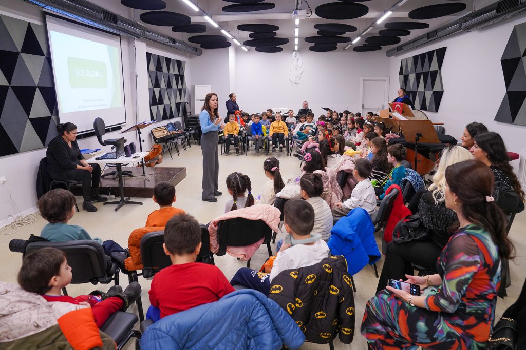 615 çocuk enstrümanları yakından tanıdı