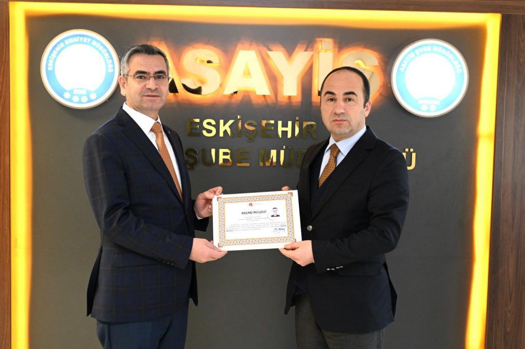 Başarılı emniyet personeline belgeleri takdim edildi