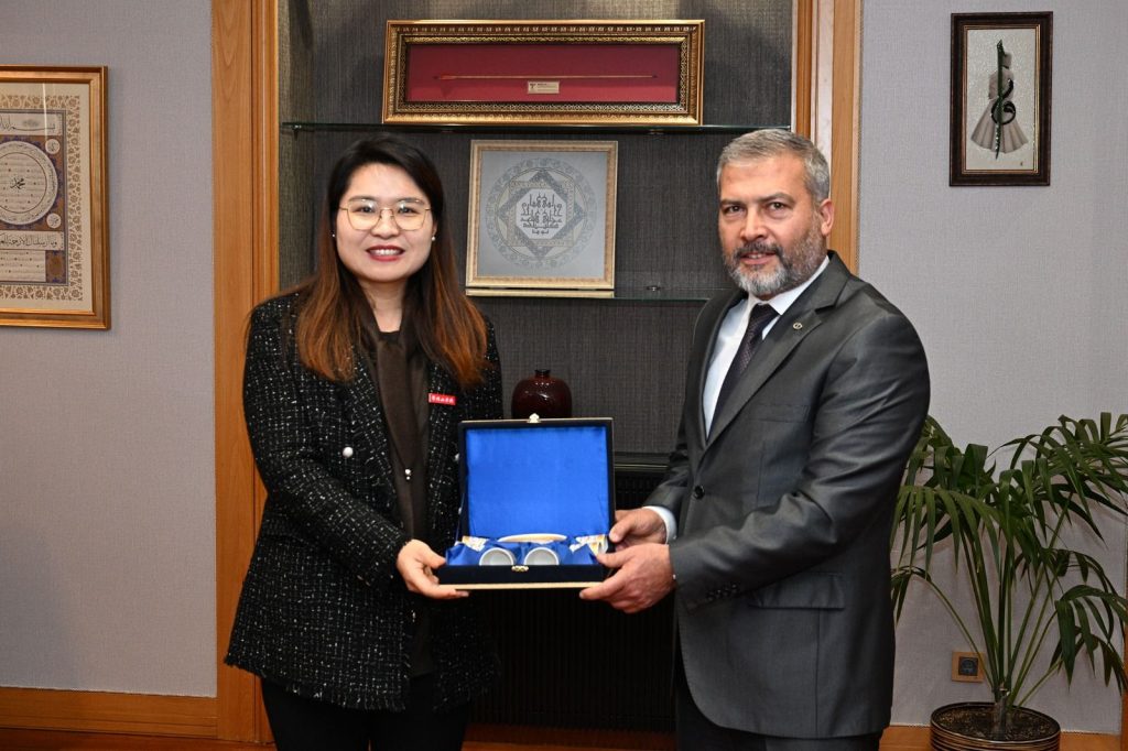 Çinli heyetten Rektör Adıgüzel’e ziyaret