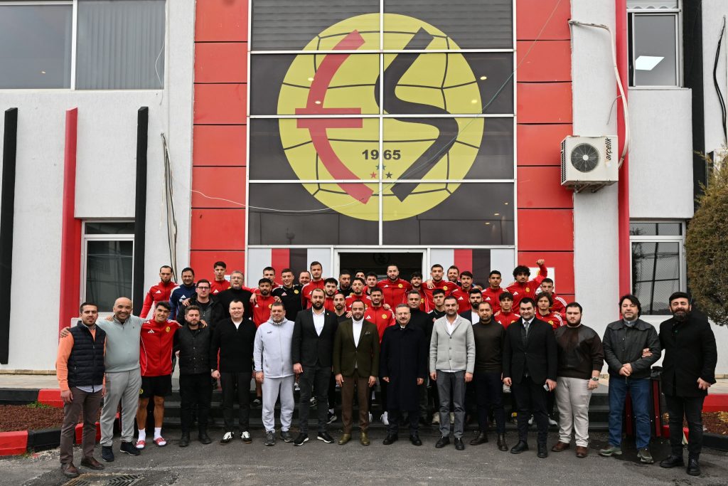 Vali Aksoy’dan Eskişehirspor’a veda ziyareti