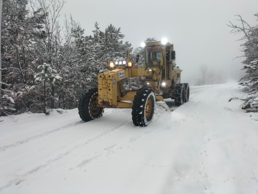 İlçelerde karla mücadele aralıksız sürüyor