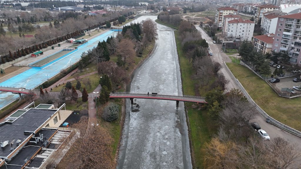 Porsuk’ta buz kırma çalışmaları başladı
