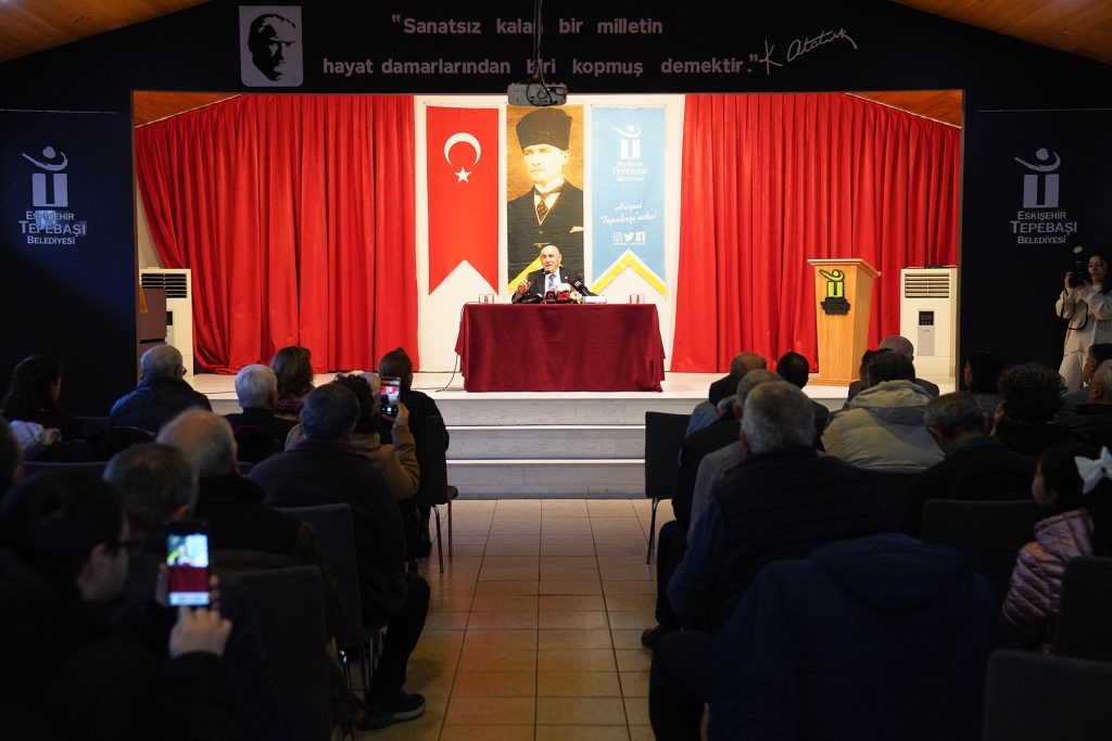 Eğitim ve laiklik söyleşisinde Başkan Ataç övgülere boğuldu