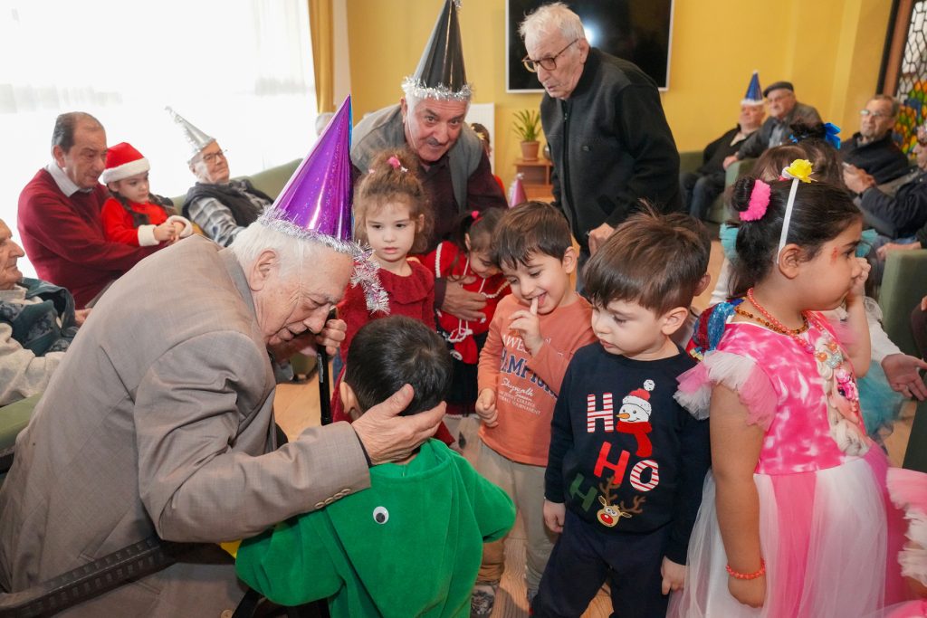 Yeni yıla miniklerle birlikte ‘Merhaba’ dediler