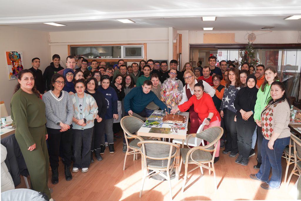 Gökkuşağı Kafe’de yeni yıl kutlaması yapıldı